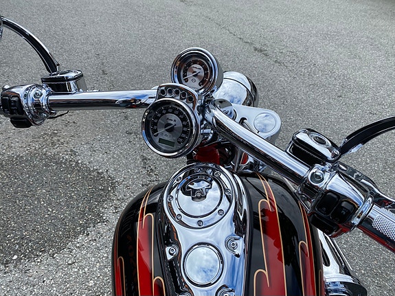 Harley-Davidson FXDSE Dyna Screamin Eagle 5 of 7