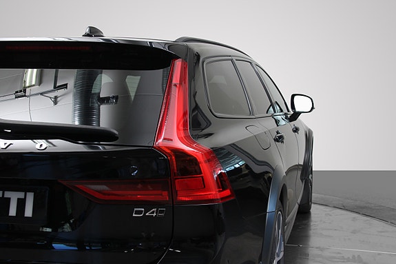 Volvo V90 Cross Country 14 of 30