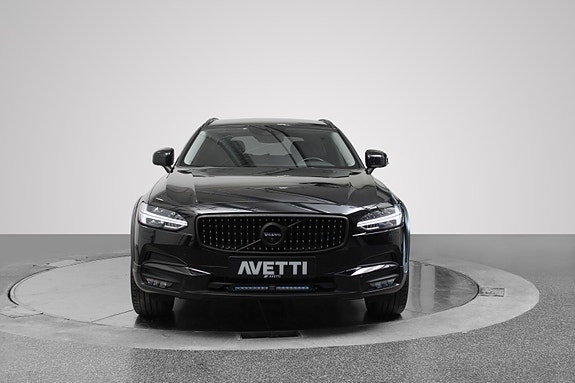 Volvo V90 Cross Country 2 of 30