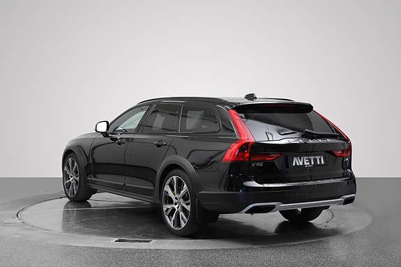 Volvo V90 Cross Country 6 of 30