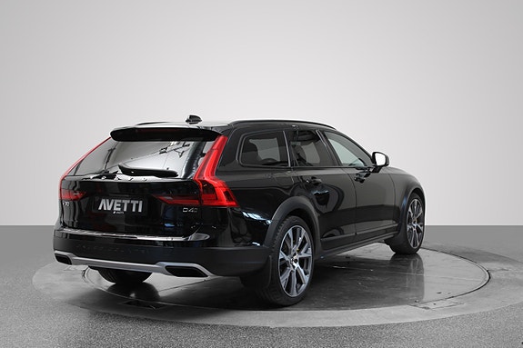 Volvo V90 Cross Country 4 of 30
