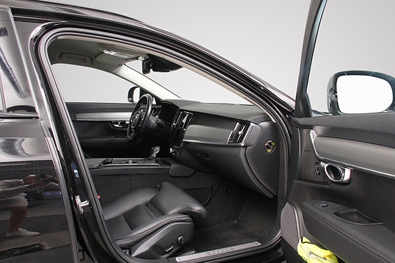 Volvo V90 Cross Country 18 of 30