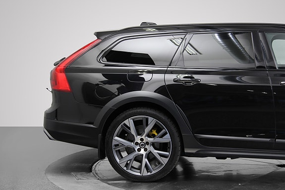 Volvo V90 Cross Country 10 of 30