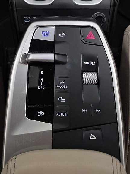 BMW iX2 28 of 30
