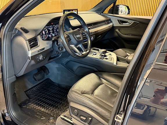Audi Q7 11 of 26