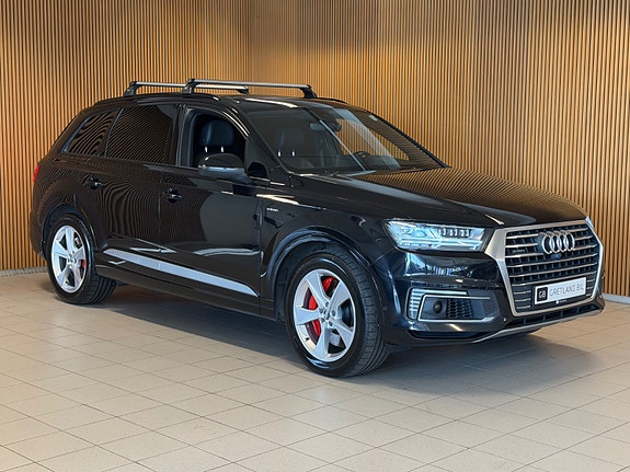 Audi Q7 2 of 26