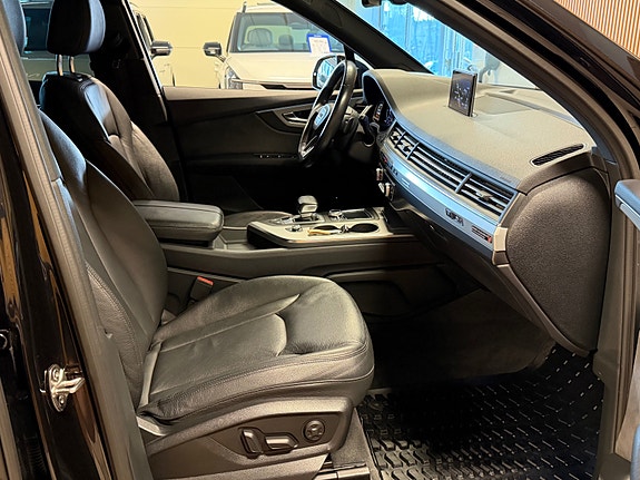 Audi Q7 25 of 26