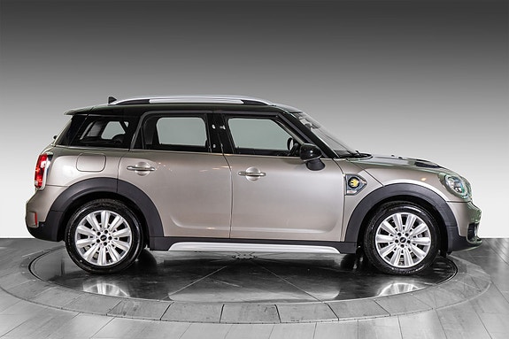 MINI Countryman Cooper SE 8 of 23