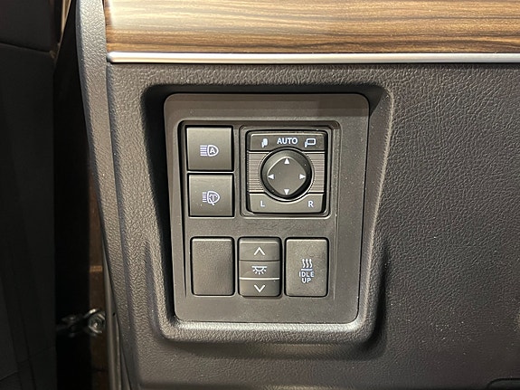 Toyota Land Cruiser 19 of 29