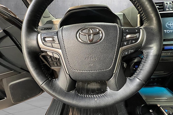 Toyota Land Cruiser 11 of 29