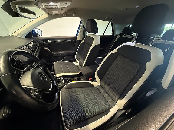 Volkswagen T-Roc 6 of 30