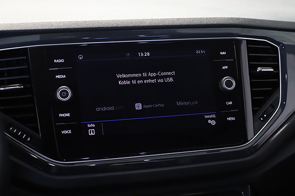 Volkswagen T-Roc 26 of 30