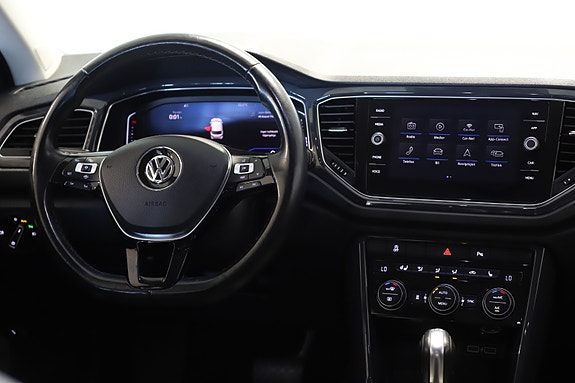 Volkswagen T-Roc 17 of 30