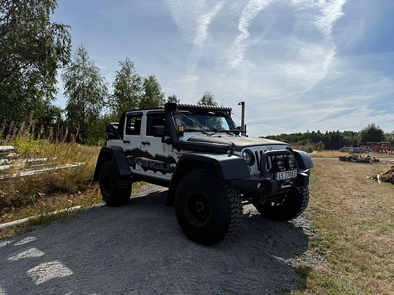 Jeep Wrangler 4 of 6