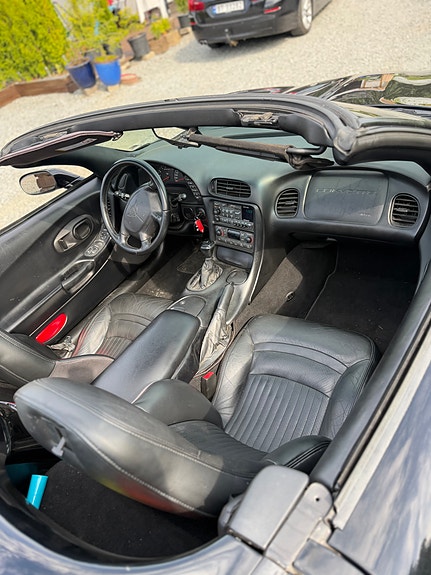 Chevrolet Corvette 9 of 15