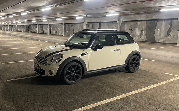 MINI Cooper 2 of 3