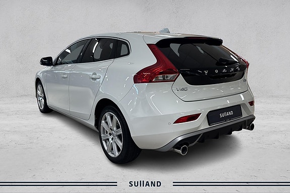 Volvo V40 3 of 20