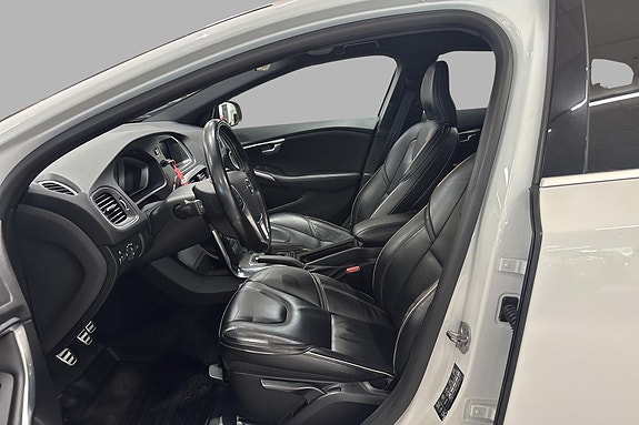 Volvo V40 12 of 20