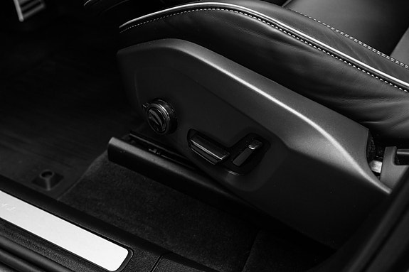 Volvo XC60 13 of 30