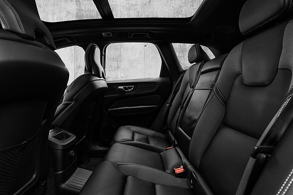 Volvo XC60 14 of 30