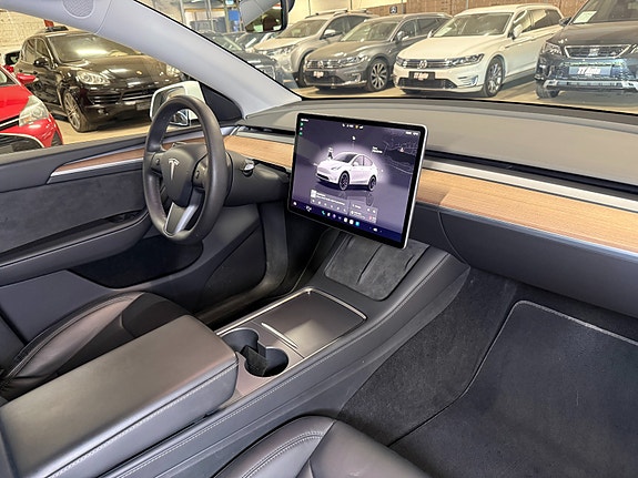 Tesla Model Y 30 of 30