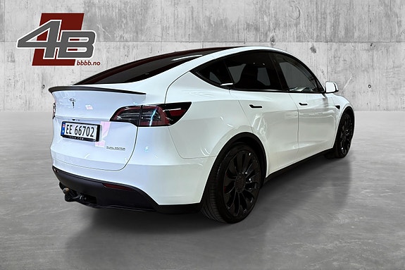 Tesla Model Y 5 of 30