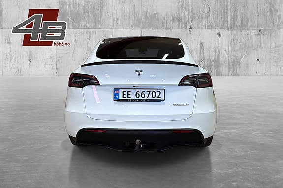 Tesla Model Y 6 of 30