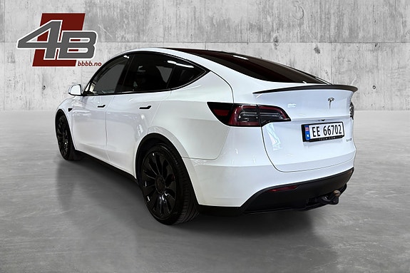 Tesla Model Y 7 of 30