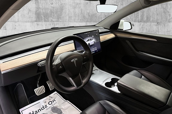 Tesla Model Y 10 of 30