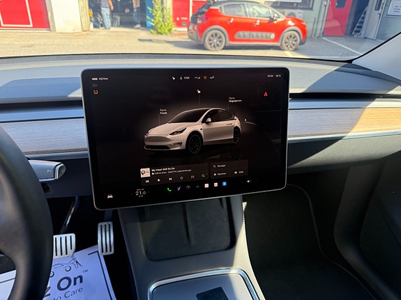 Tesla Model Y 11 of 30