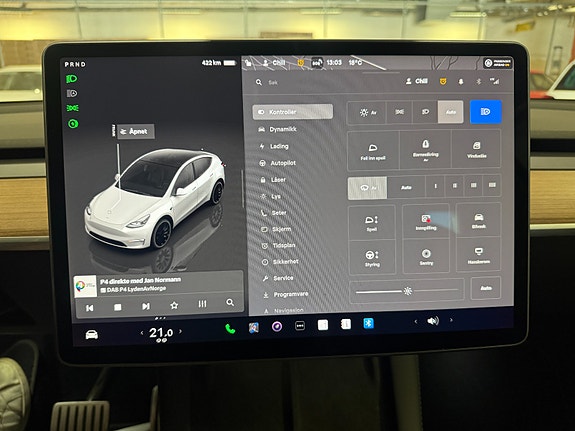 Tesla Model Y 16 of 30
