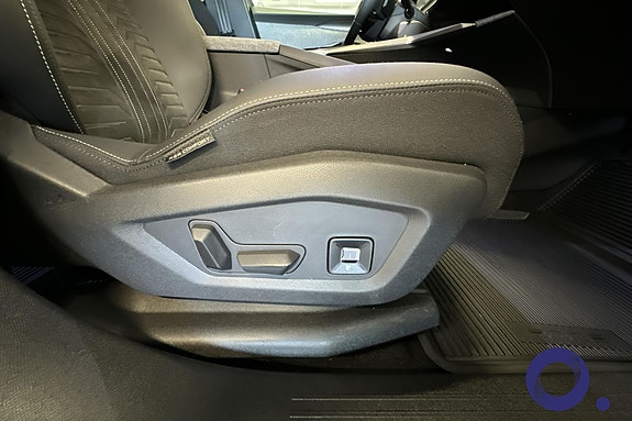 Peugeot e-5008 26 of 30