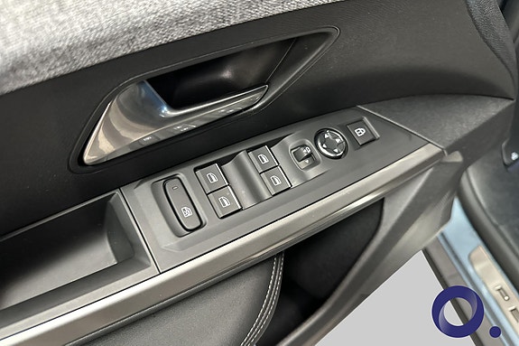 Peugeot e-5008 21 of 30