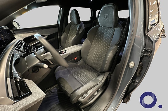 Peugeot e-5008 24 of 30