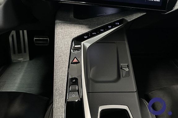 Peugeot e-5008 12 of 30