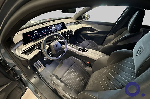 Peugeot e-5008 22 of 30