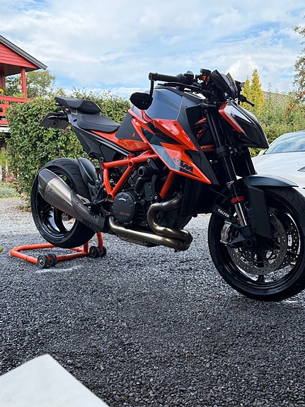 KTM 1290 Super Duke R 12 of 22