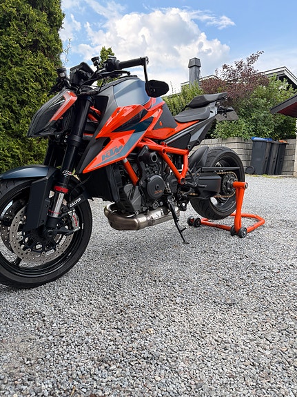 KTM 1290 Super Duke R 2 of 22