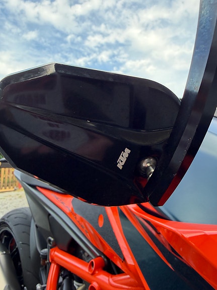 KTM 1290 Super Duke R 14 of 22