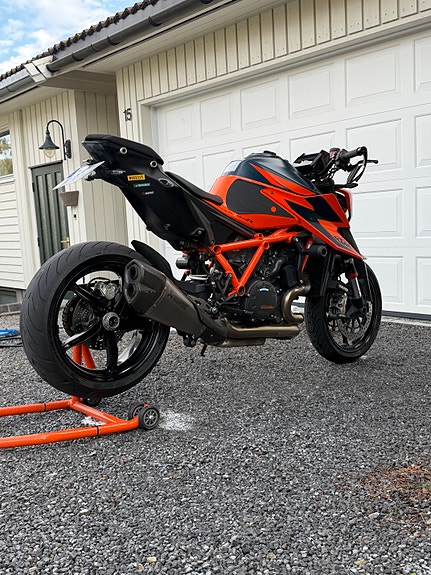 KTM 1290 Super Duke R 8 of 22