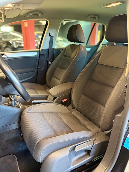 Volkswagen Golf VI 19 of 30