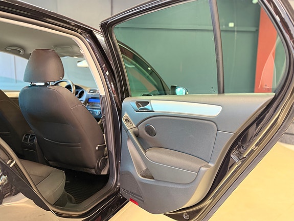 Volkswagen Golf VI 13 of 30