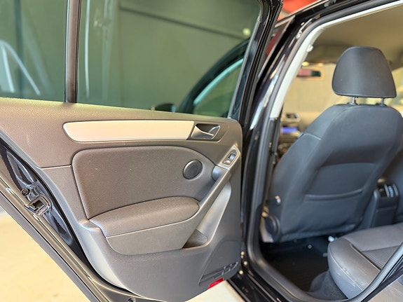 Volkswagen Golf VI 17 of 30