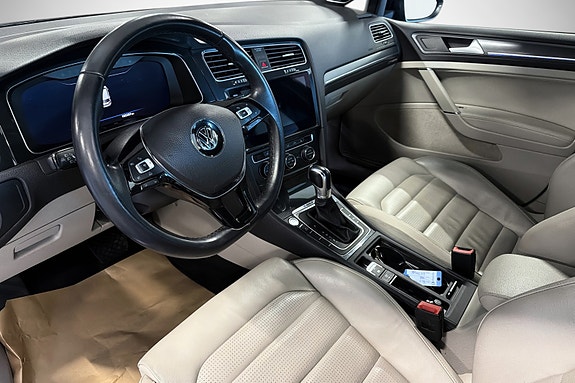 Volkswagen e-Golf VII 11 of 28