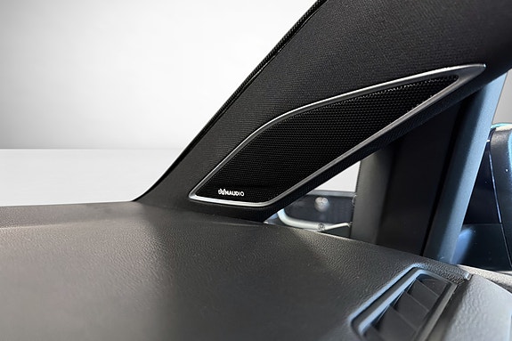 Volkswagen e-Golf VII 26 of 28