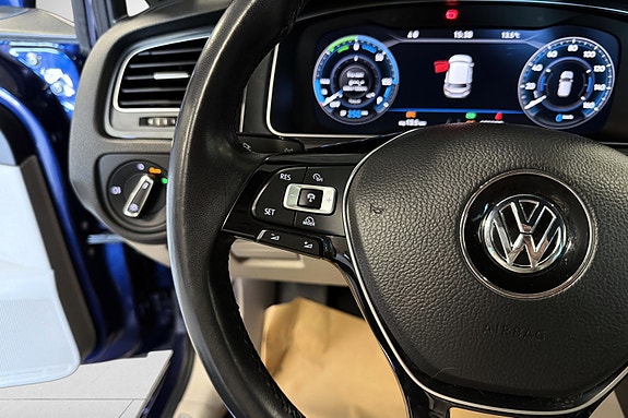 Volkswagen e-Golf VII 17 of 28