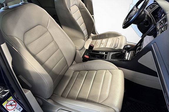 Volkswagen e-Golf VII 27 of 28