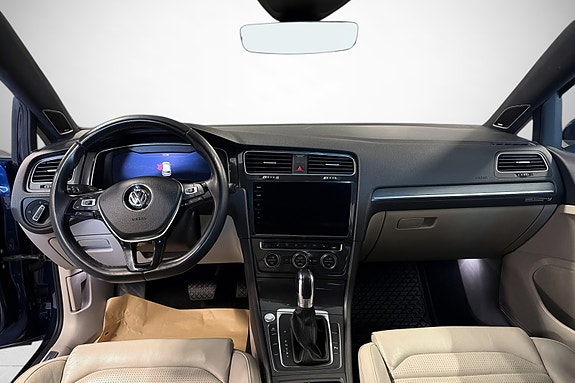 Volkswagen e-Golf VII 14 of 28