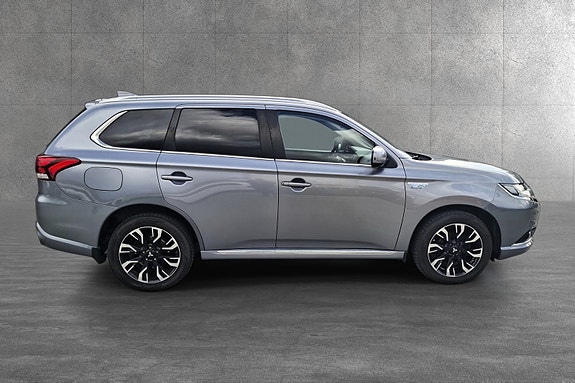 Mitsubishi Outlander 2 of 30