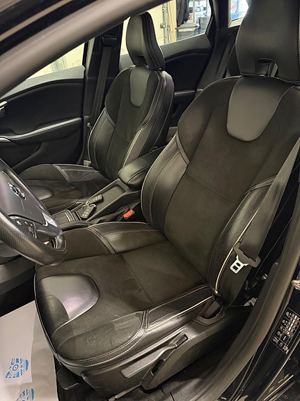 Volvo V40 19 of 23